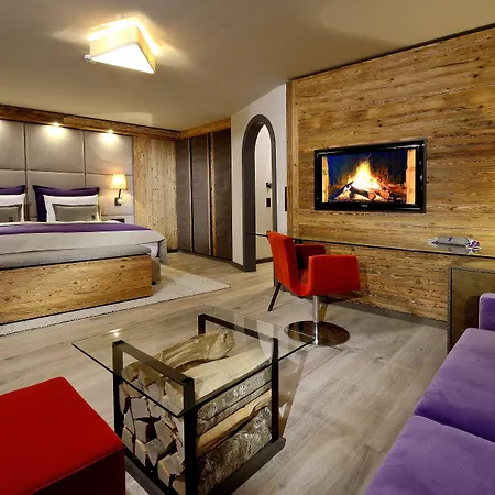Otel Eva,village